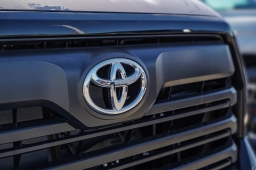 Toyota Tundra 2WD SR Double Cab 8.1' Bed (Natl) 2026