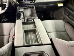 Toyota Tundra 4WD SR CrewMax 5.5' Bed (Natl) 2026