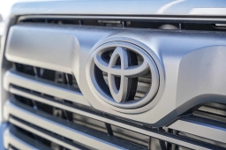 Toyota Tundra 2WD SR5 CrewMax 5.5' Bed (Natl) 2026