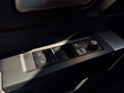 Toyota Tundra 4WD SR5 CrewMax 5.5' Bed (Natl) 2026