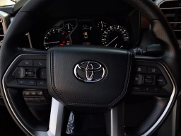 Toyota Tundra 4WD SR5 CrewMax 5.5' Bed (Natl) 2026