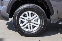 Toyota Tundra 4WD SR5 CrewMax 5.5' Bed (Natl) 2026