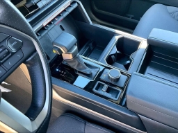 Toyota Tundra 4WD SR5 CrewMax 5.5' Bed (Natl) 2026