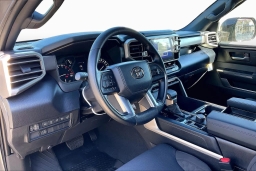 Toyota Tundra 4WD SR5 CrewMax 5.5' Bed (Natl) 2026