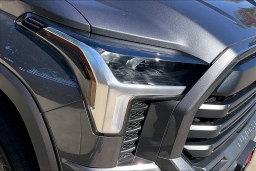 Toyota Tundra 4WD SR5 CrewMax 5.5' Bed (Natl) 2026