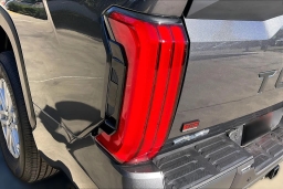 Toyota Tundra 4WD SR5 CrewMax 5.5' Bed (Natl) 2026