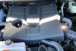 Toyota Tundra 4WD SR5 CrewMax 5.5' Bed (Natl) 2026