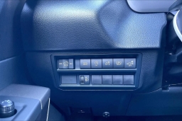 Toyota Tundra 4WD SR5 CrewMax 5.5' Bed (Natl) 2026