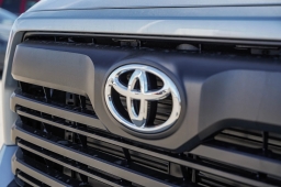 Toyota Tundra 4WD SR5 CrewMax 5.5' Bed (Natl) 2026