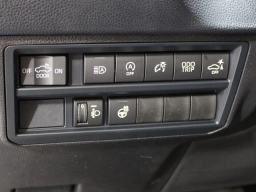 Toyota Tundra 4WD SR5 CrewMax 5.5' Bed (Natl) 2026