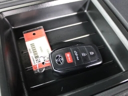 Toyota Tundra 4WD SR5 CrewMax 5.5' Bed (Natl) 2026