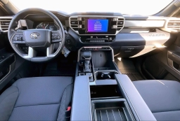 Toyota Tundra 4WD SR5 CrewMax 5.5' Bed (Natl) 2026