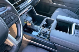 Toyota Tundra 4WD SR5 CrewMax 5.5' Bed (Natl) 2026