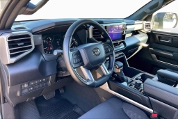 Toyota Tundra 4WD SR5 CrewMax 5.5' Bed (Natl) 2026