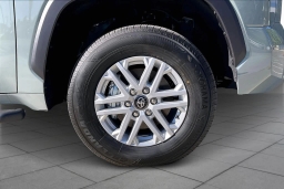 Toyota Tundra 4WD SR5 CrewMax 5.5' Bed (Natl) 2026