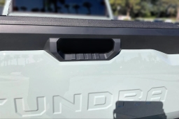 Toyota Tundra 4WD SR5 CrewMax 5.5' Bed (Natl) 2026