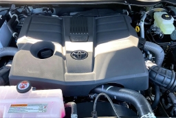 Toyota Tundra 4WD SR5 CrewMax 5.5' Bed (Natl) 2026