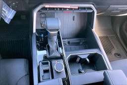 Toyota Tundra 4WD SR5 CrewMax 5.5' Bed (Natl) 2026