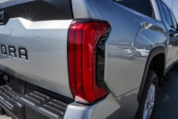 Toyota Tundra 4WD SR5 CrewMax 5.5' Bed (Natl) 2026