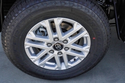 Toyota Tundra 4WD SR5 CrewMax 5.5' Bed (Natl) 2026