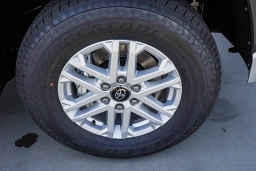 Toyota Tundra 4WD SR5 CrewMax 5.5' Bed (Natl) 2026