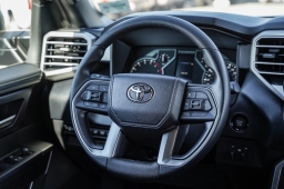 Toyota Tundra 4WD SR5 CrewMax 5.5' Bed (Natl) 2026