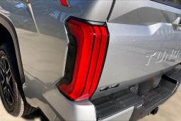 Toyota Tundra 4WD SR5 CrewMax 5.5' Bed (Natl) 2026