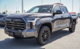 Toyota Tundra 4WD SR5 CrewMax 5.5' Bed (Natl) 2026