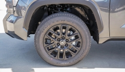 Toyota Tundra 4WD SR5 CrewMax 5.5' Bed (Natl) 2026