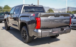Toyota Tundra 4WD SR5 CrewMax 5.5' Bed (Natl) 2026