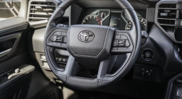 Toyota Tundra 4WD SR5 CrewMax 5.5' Bed (Natl) 2026