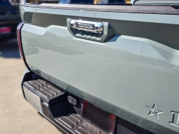 Toyota Tundra 4WD 1794 Edition Hybrid CrewMax 5.5' Bed (Natl) 2026