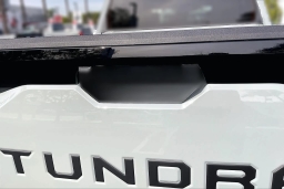 Toyota Tundra 4WD Platinum CrewMax 5.5' Bed (Natl) 2026