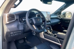 Toyota Tundra 4WD Platinum CrewMax 5.5' Bed (Natl) 2026