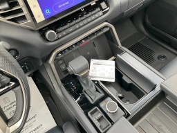 Toyota Tundra 4WD Platinum CrewMax 5.5' Bed (Natl) 2026