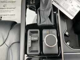 Toyota Tundra 4WD Platinum CrewMax 5.5' Bed (Natl) 2026