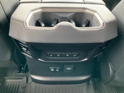 Toyota Tundra 4WD Platinum CrewMax 5.5' Bed (Natl) 2026