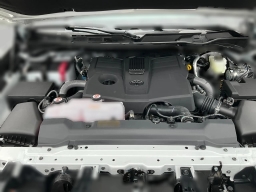 Toyota Tundra 4WD Platinum CrewMax 5.5' Bed (Natl) 2026