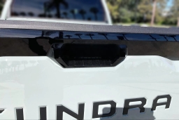 Toyota Tundra 4WD Platinum CrewMax 5.5' Bed (Natl) 2026