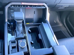 Toyota Tundra 4WD Platinum CrewMax 5.5' Bed (Natl) 2026