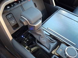 Toyota Tundra 4WD Platinum CrewMax 5.5' Bed (Natl) 2026