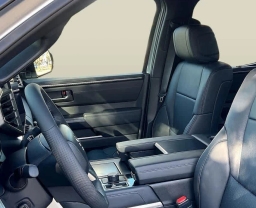 Toyota Tundra 4WD Platinum CrewMax 5.5' Bed (Natl) 2026