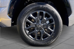 Toyota Tundra 4WD Platinum CrewMax 5.5' Bed (Natl) 2026