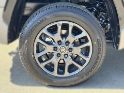 Toyota Tundra 4WD Platinum CrewMax 5.5' Bed (Natl) 2026