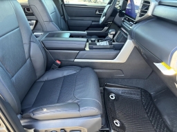 Toyota Tundra 4WD Platinum CrewMax 5.5' Bed (Natl) 2026