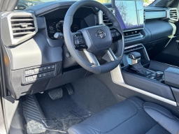 Toyota Tundra 4WD Platinum CrewMax 5.5' Bed (Natl) 2026