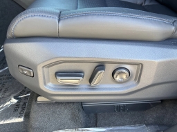 Toyota Tundra 4WD Platinum CrewMax 5.5' Bed (Natl) 2026