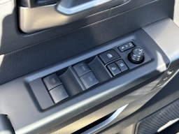 Toyota Tundra 4WD Platinum CrewMax 5.5' Bed (Natl) 2026