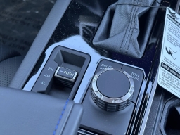 Toyota Tundra 4WD Platinum CrewMax 5.5' Bed (Natl) 2026