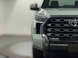 Toyota Tundra 4WD Platinum CrewMax 5.5' Bed (Natl) 2026